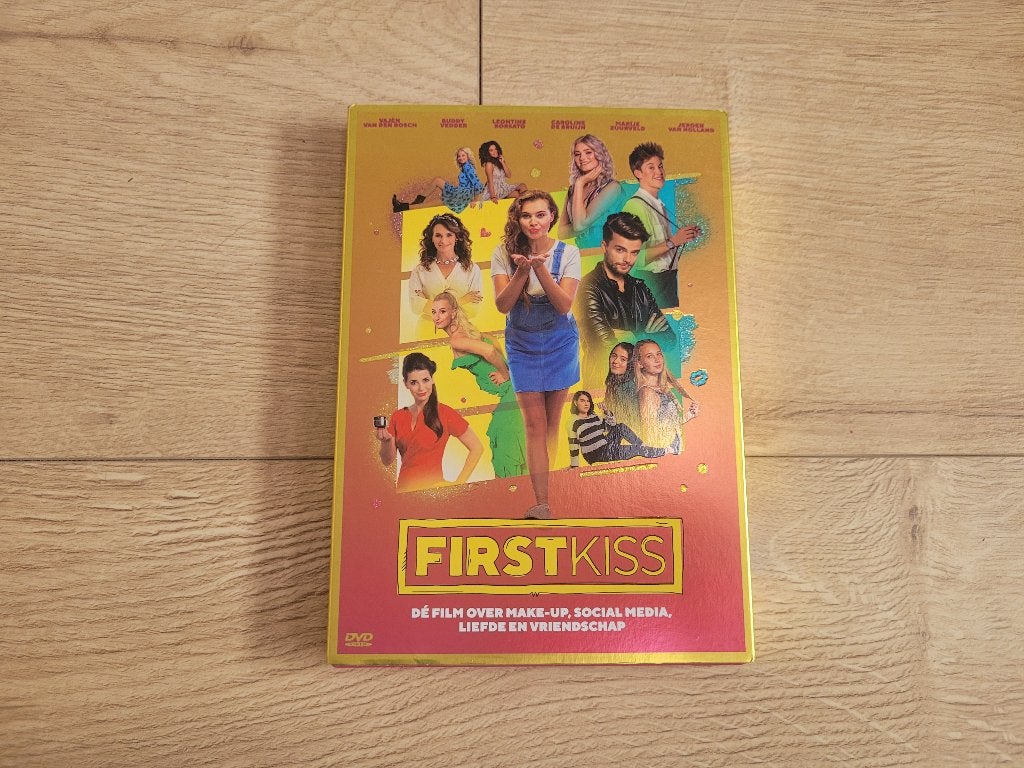 First Kiss ~ TH8621, Alle leeftijden, Engels, Zo goed als nieuw, Ophalen of Verzenden