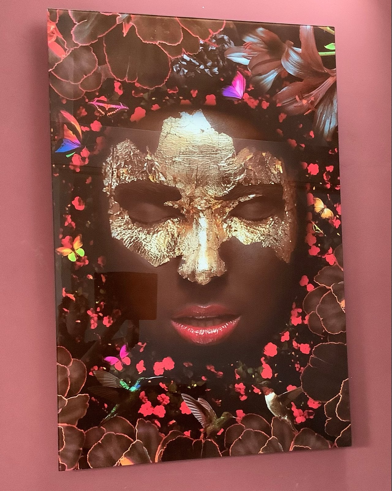 Schilderij Vrouw met Gouden Masker en Vlinders, Ophalen, Zo goed als nieuw, 50 tot 75 cm, Schilderij