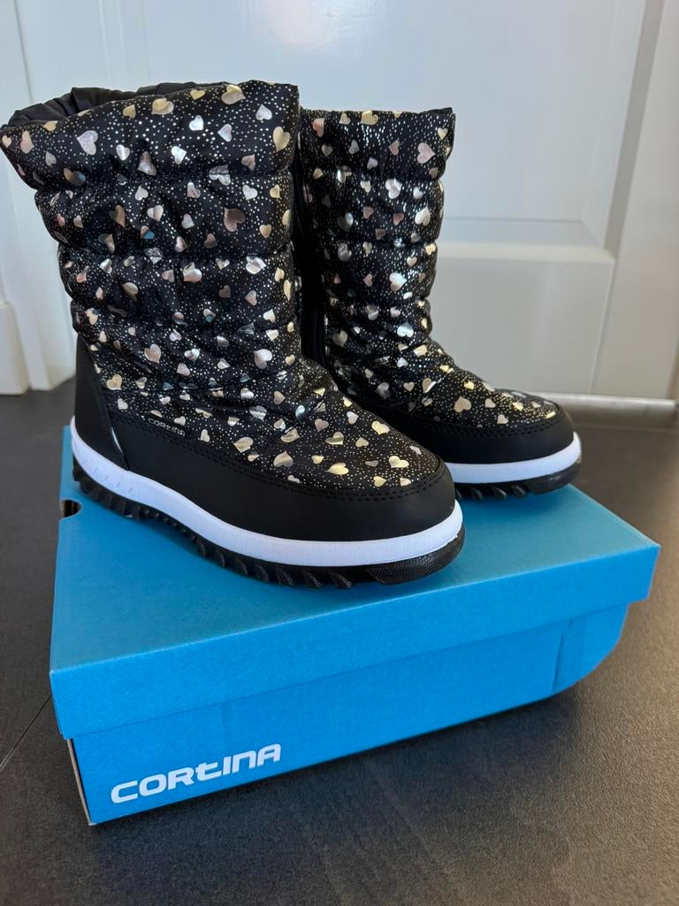 Cortina Snowboot 35 meisje zwart zilveren hartjes NIEUW, Kinderen en Baby's, Ophalen, Meisje, Nieuw, Laarzen
