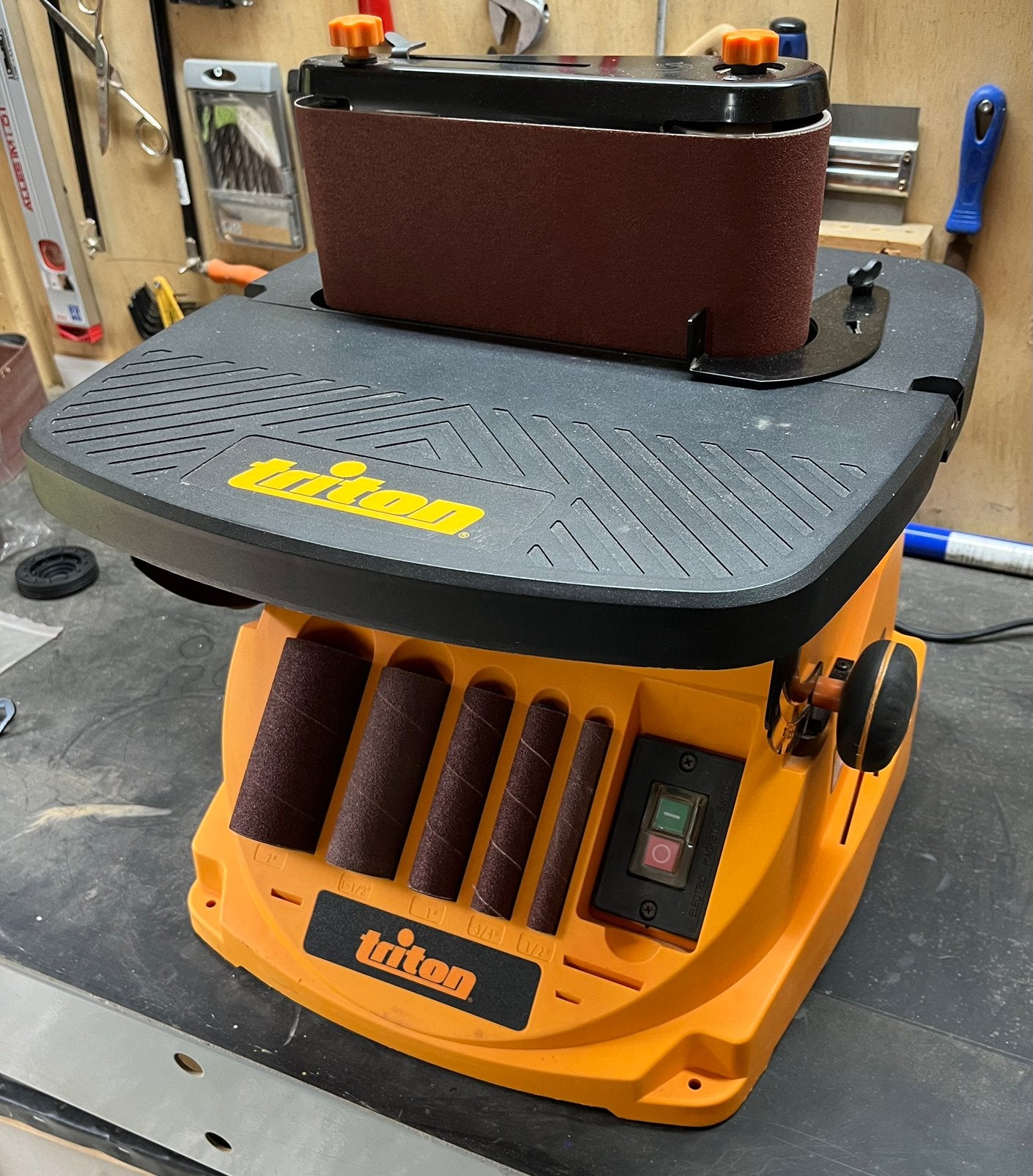Triton oscillerende spindel en bandschuurmachine TSPSt450, Doe-het-zelf en Verbouw, Gereedschap | Schuurmachines, Ophalen, Zo goed als nieuw