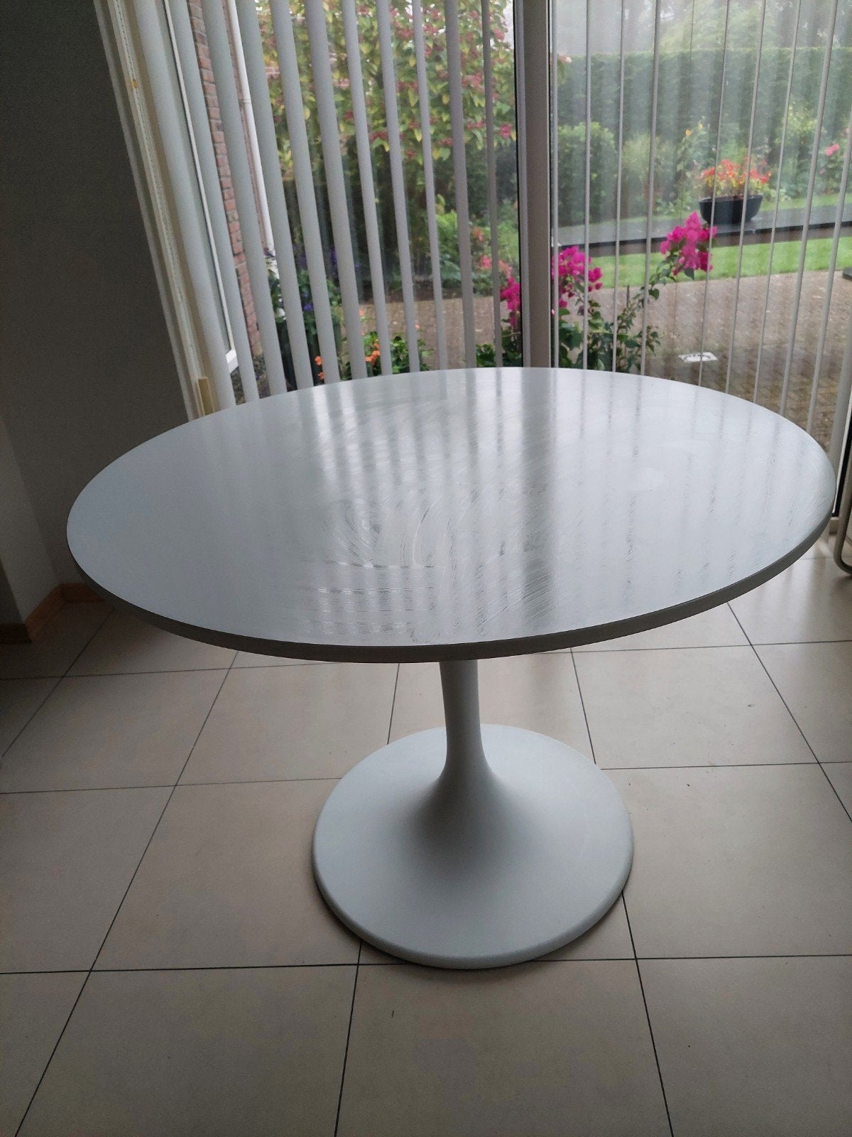 IKEA DOCKSTA tafel - Rond, wit met lichte beschadigingen, Ophalen, Gebruikt, Rond, Kunststof