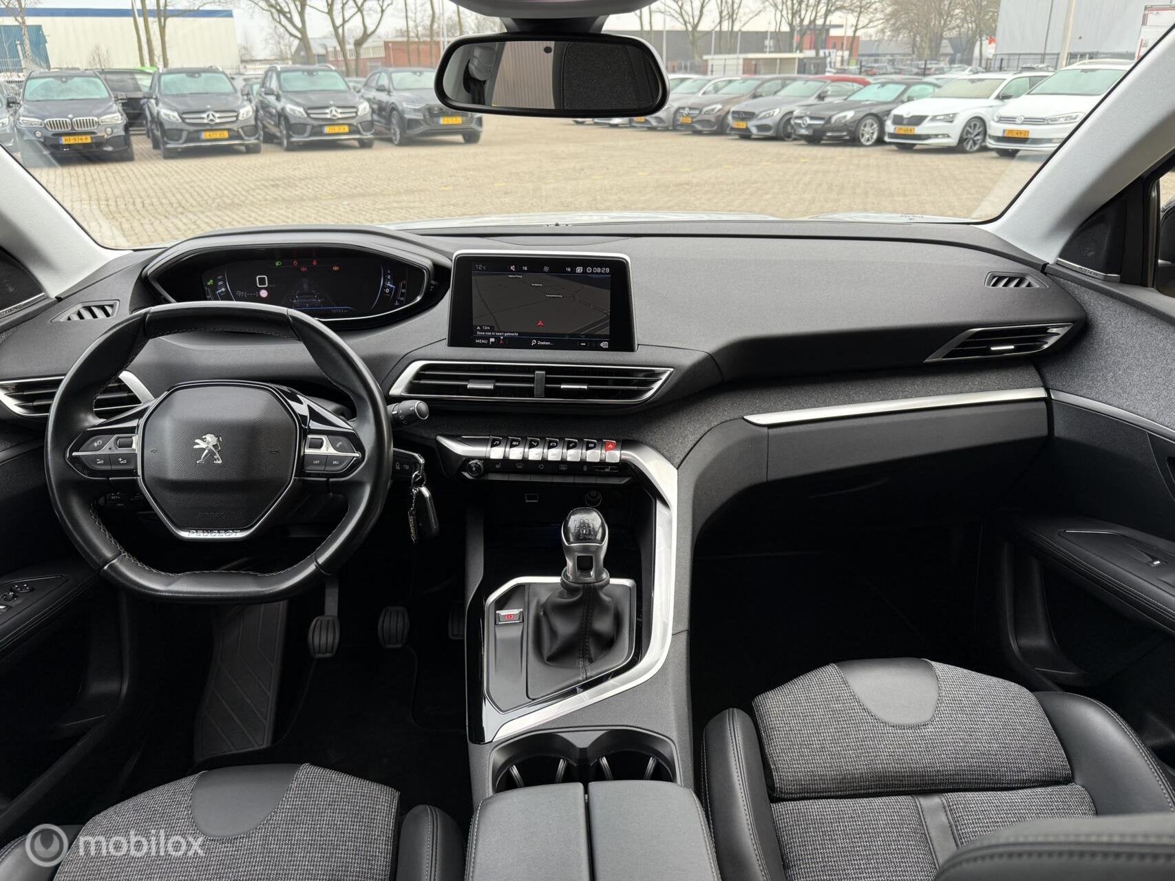 Peugeot 3008 1.2 PureTech Allure DISTRIBUTIERIEM NIEUW!, Auto's, Peugeot, Voorwielaandrijving, Gebruikt, 1199 cc, Wit