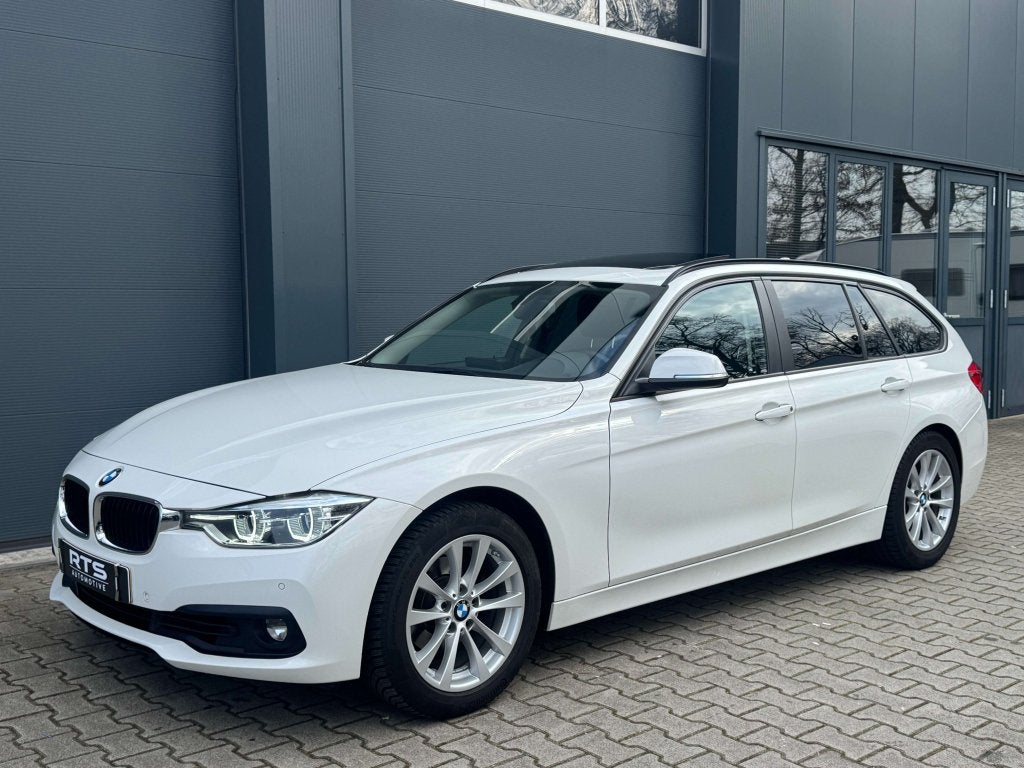 BMW 318i Touring Executive 2017 LED/NAVI/Stoelvw/Aut./Pano., Auto's, Automaat, 4 cilinders, Wit, 19 km/l