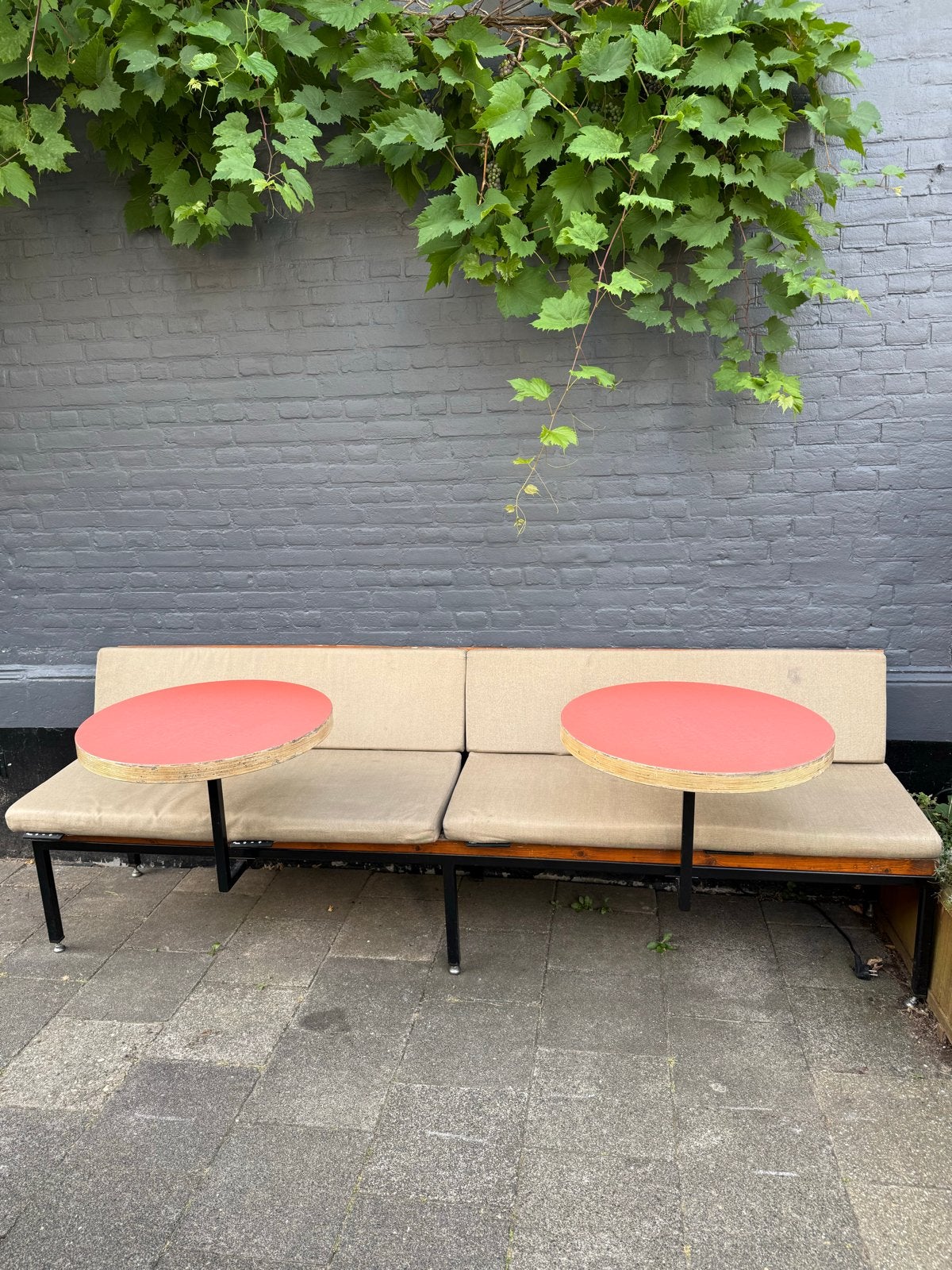 Comfortabele bank met tafeltjes - Ideaal voor buiten!, Tuin en Terras, Ophalen, Gebruikt, Hout