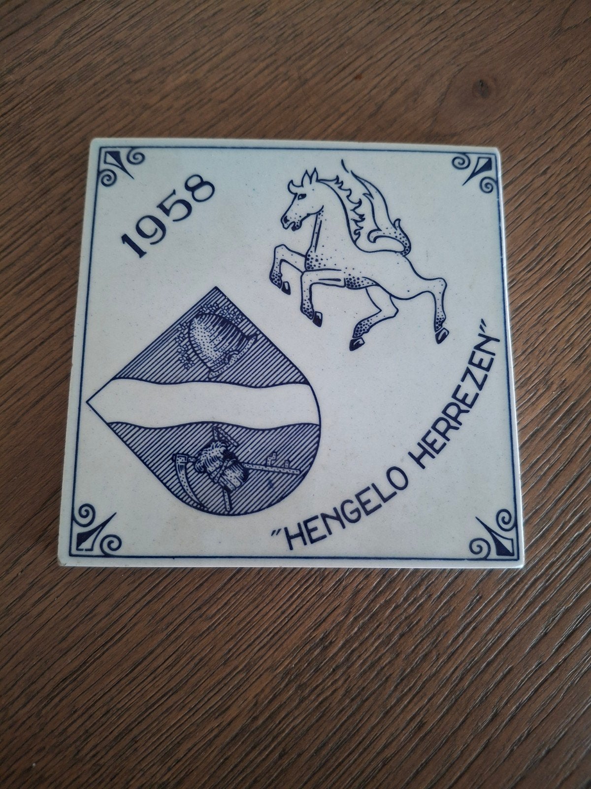Delfts blauw tegeltje 1958 Hengelo Herrezen, Antiek en Kunst, Ophalen of Verzenden