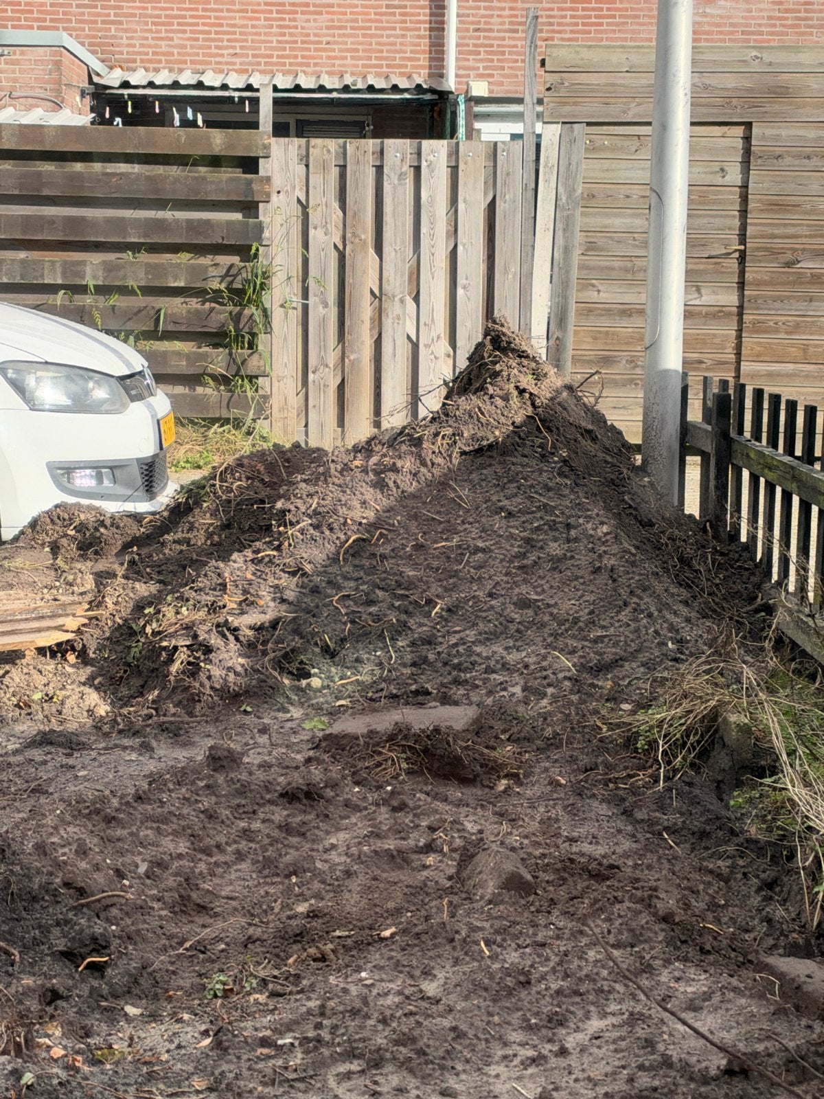 12 kuub Grote berg grond/aarde gratis af te halen