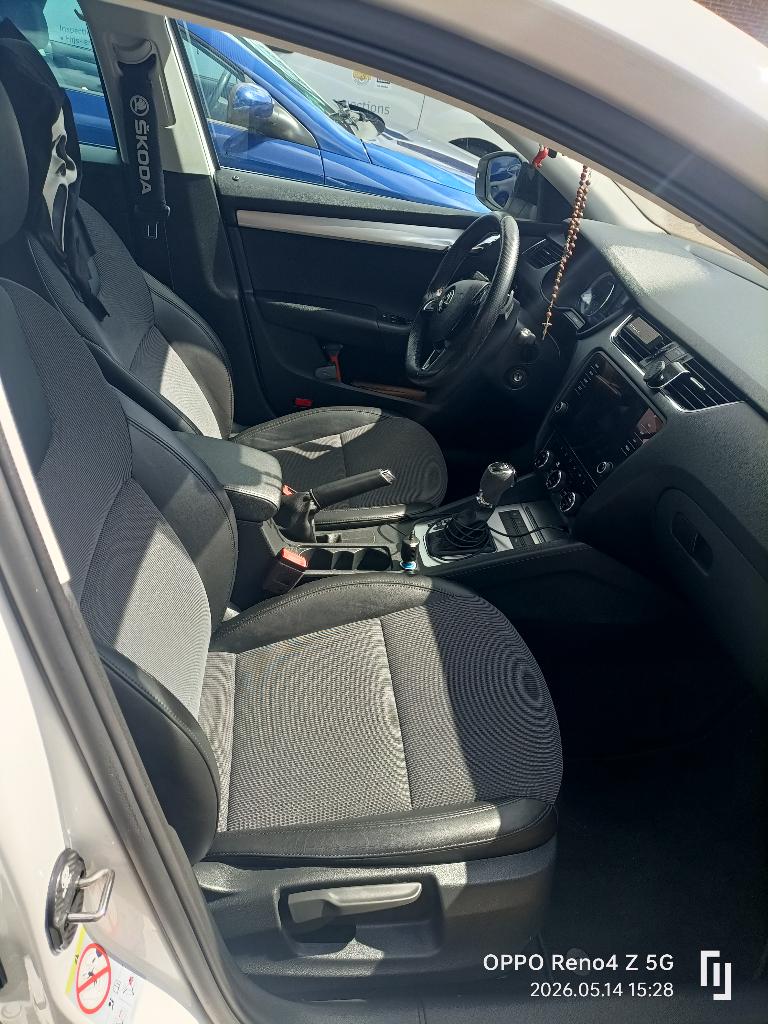 Skoda Octavia 1.0 TSI Greentech 115pk Dsg-7 2019 Wit, Auto's, Skoda, Lichtsensor, Zwart, Leder en Stof, Wit