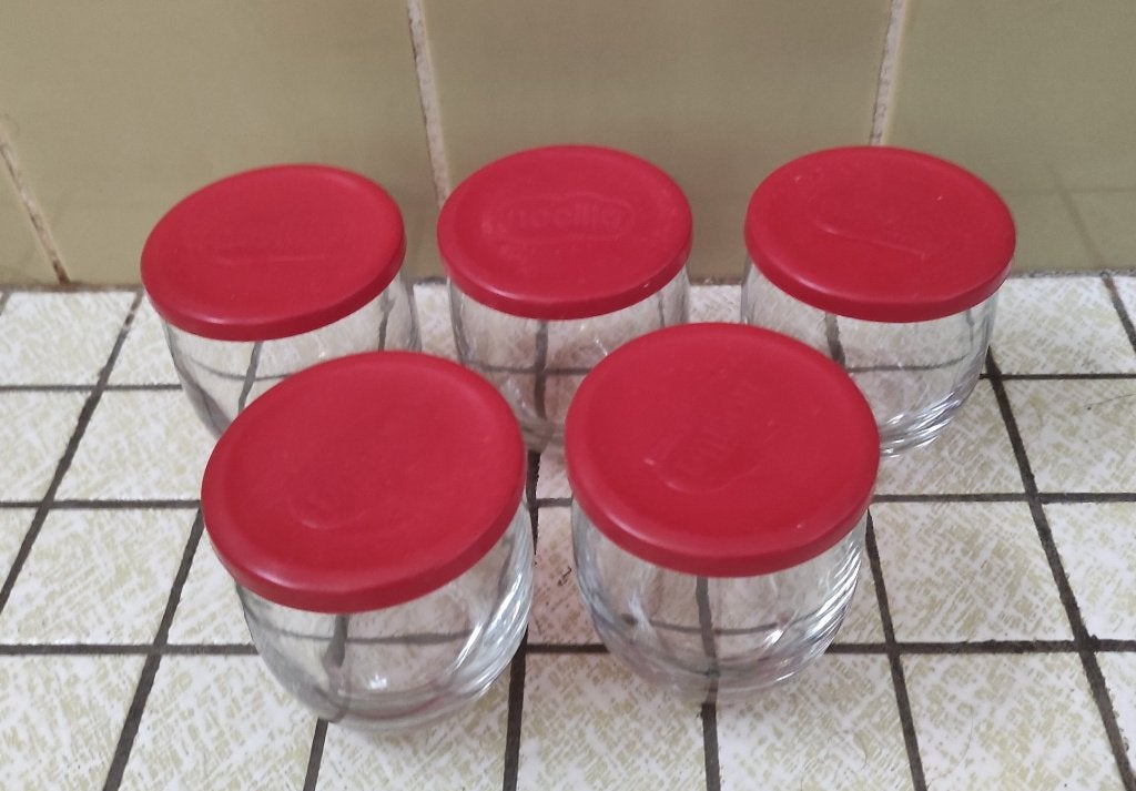glas met rood deksel, drinkglas voorraadpot, Glas, Ophalen of Verzenden, Zo goed als nieuw, Voorraadpot