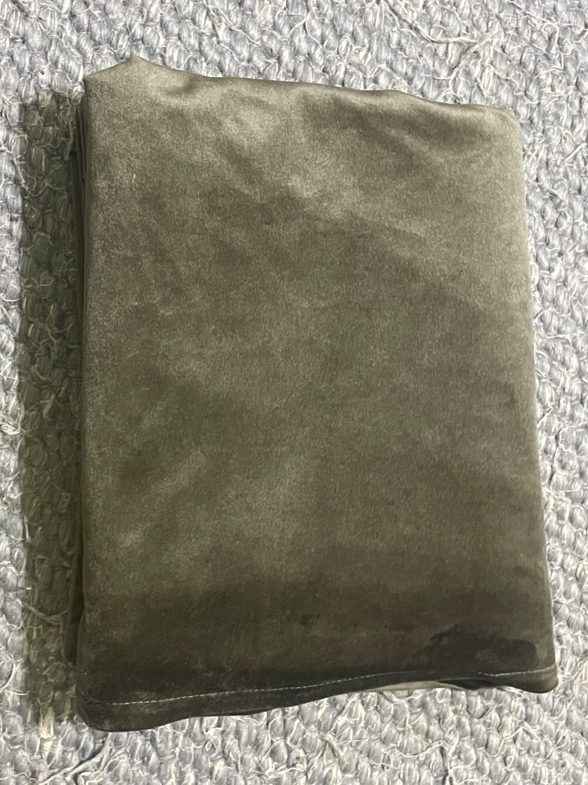 Gordijnen met gratis jump ticket, Huis en Inrichting, Ophalen, Fluweel, Groen, 141 cm