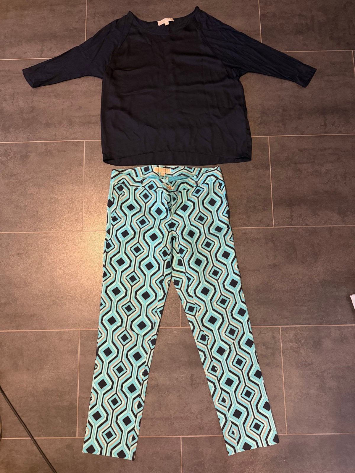 Michael Kors Blouse & Broek Set, Navy blue & Turquoise Print, Kleding | Dames, Broeken en Pantalons, Zwart, Ophalen of Verzenden