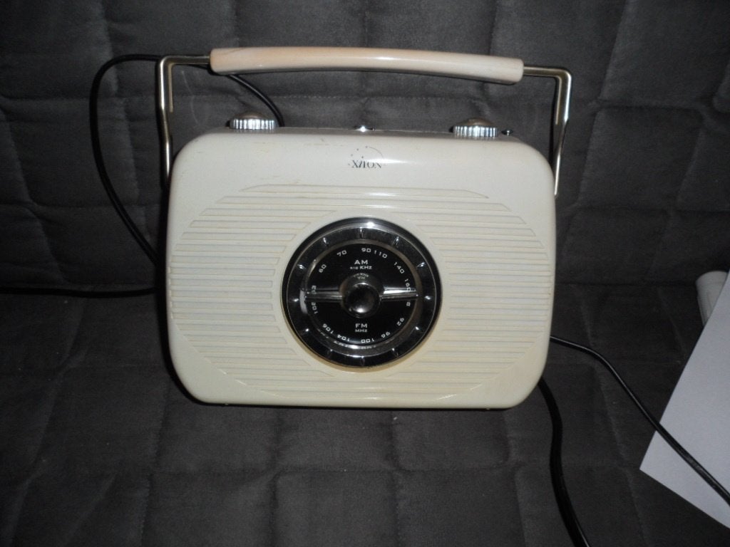 2 draagbare radio,sxiron en sharp, Ophalen, Gebruikt, Radio