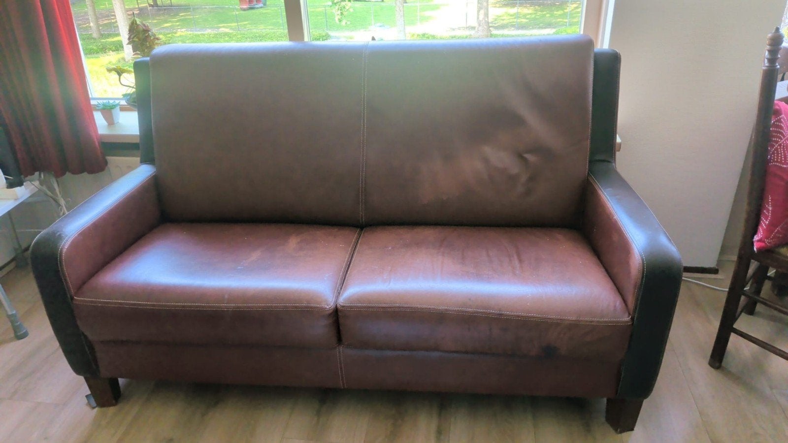 tweedehands bank, leer, bruin, Huis en Inrichting, Banken | Bankstellen, Ophalen, Gebruikt, Minder dan 75 cm, 150 tot 200 cm