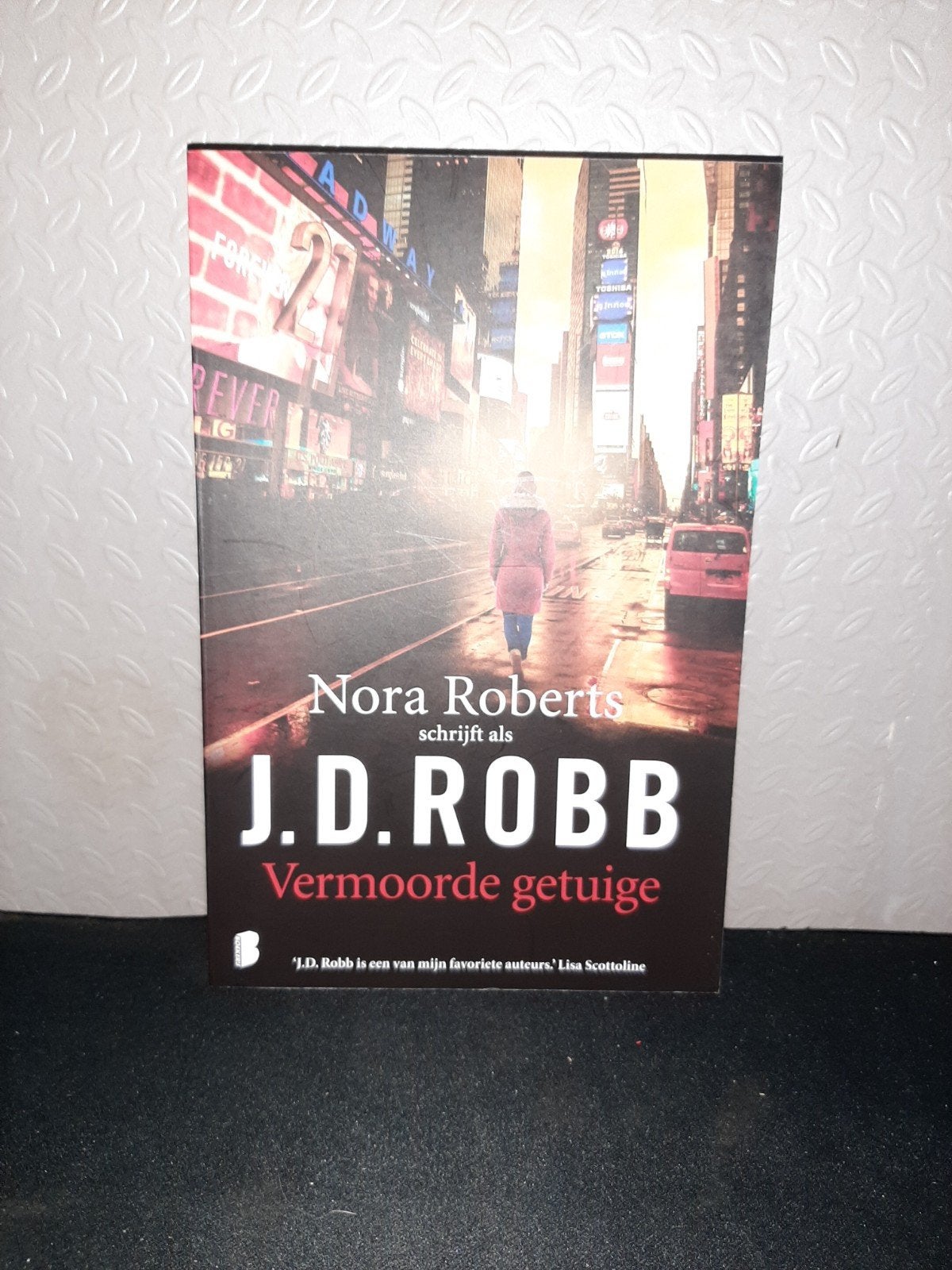 J.D. Robb - Vermoorde Getuige (Nora Roberts), Boeken, Ophalen of Verzenden, Zo goed als nieuw, J.D. Robb (Nora Roberts)