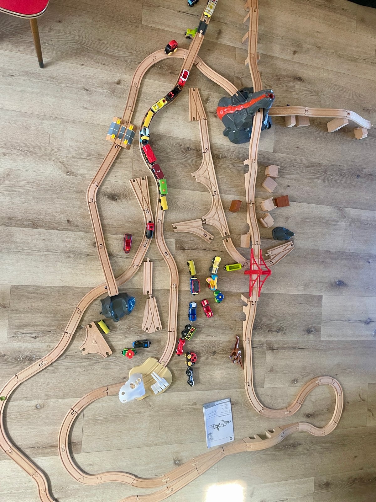 Grote houten treinbaan met veel accessoires en treinen, Ophalen, Gebruikt, Overige merken