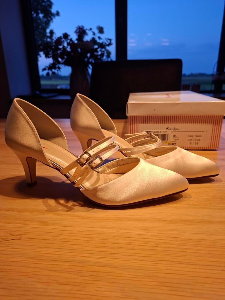 Rainbow Club Bruidsschoenen Ivoor Satijn Maat 39/6 Nieuw, Rainbow Club, Ophalen of Verzenden, Nieuw, Wit