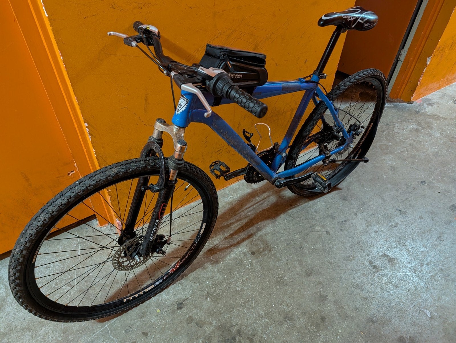 Blauwe mountainbike met schijfremmen en vering, Overige merken, Gebruikt, Hardtail, Heren