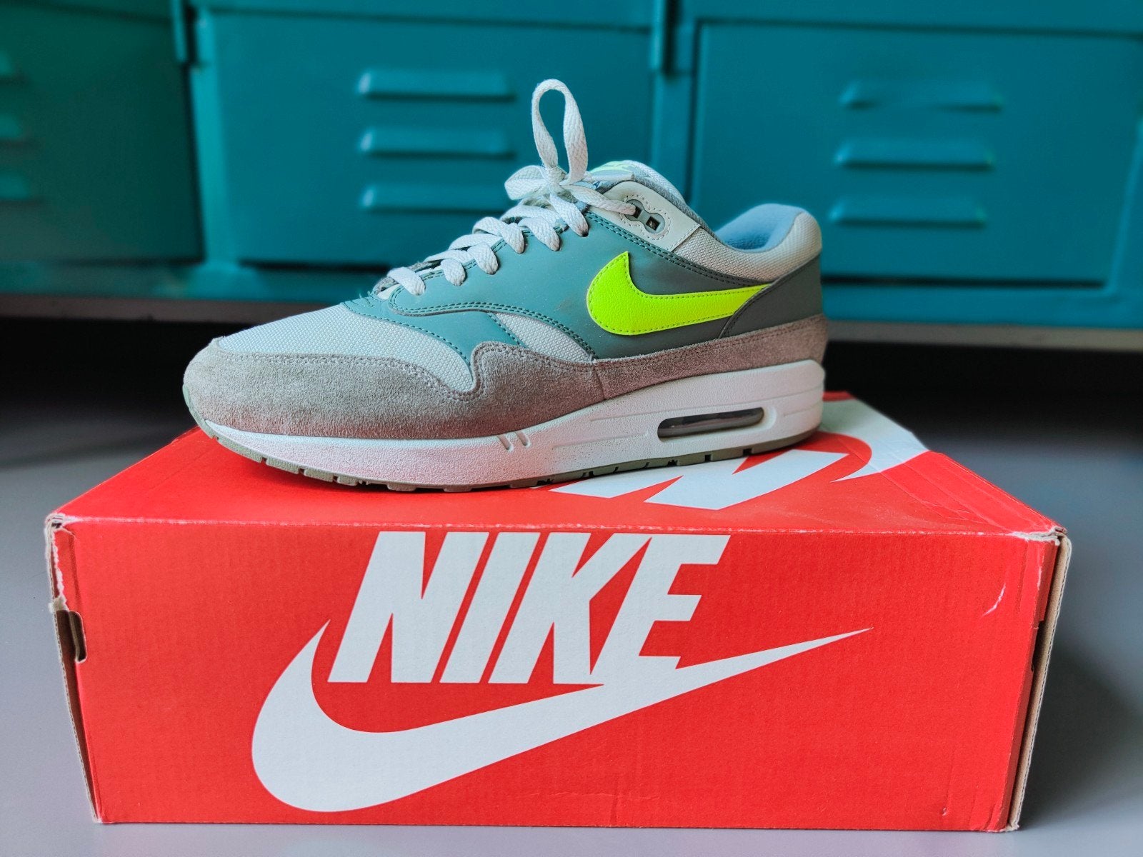 Nike Air Max 1 - Mica Green Volt - EU 46, Nike air max, Overige kleuren, Ophalen of Verzenden, Sneakers of Gympen