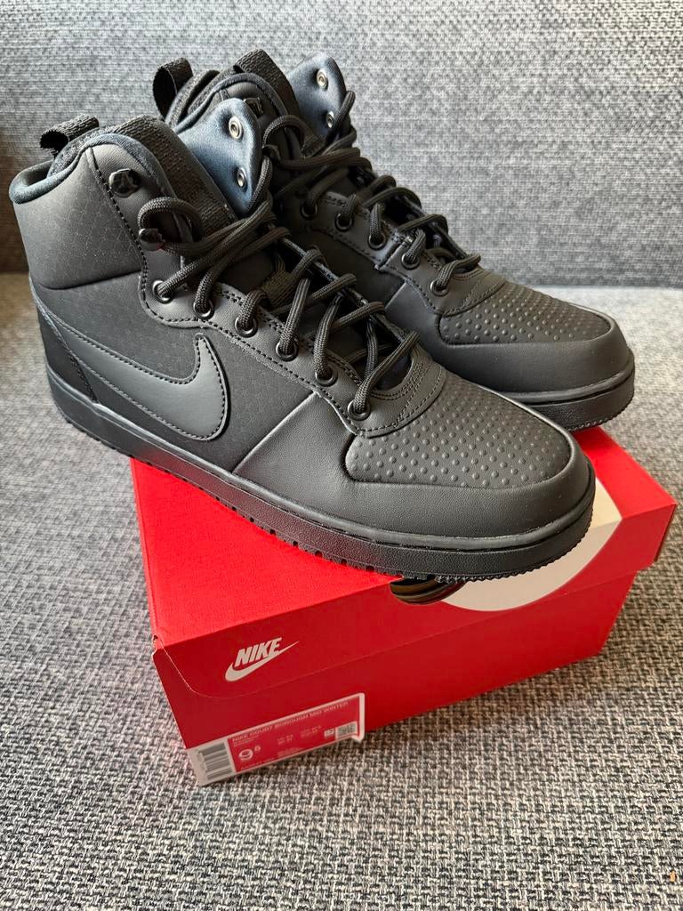 Nike Court Borough Mid Winter - Maat 43 - Nieuw in doos, Zwart, Nieuw, Ophalen of Verzenden, Sneakers of Gympen