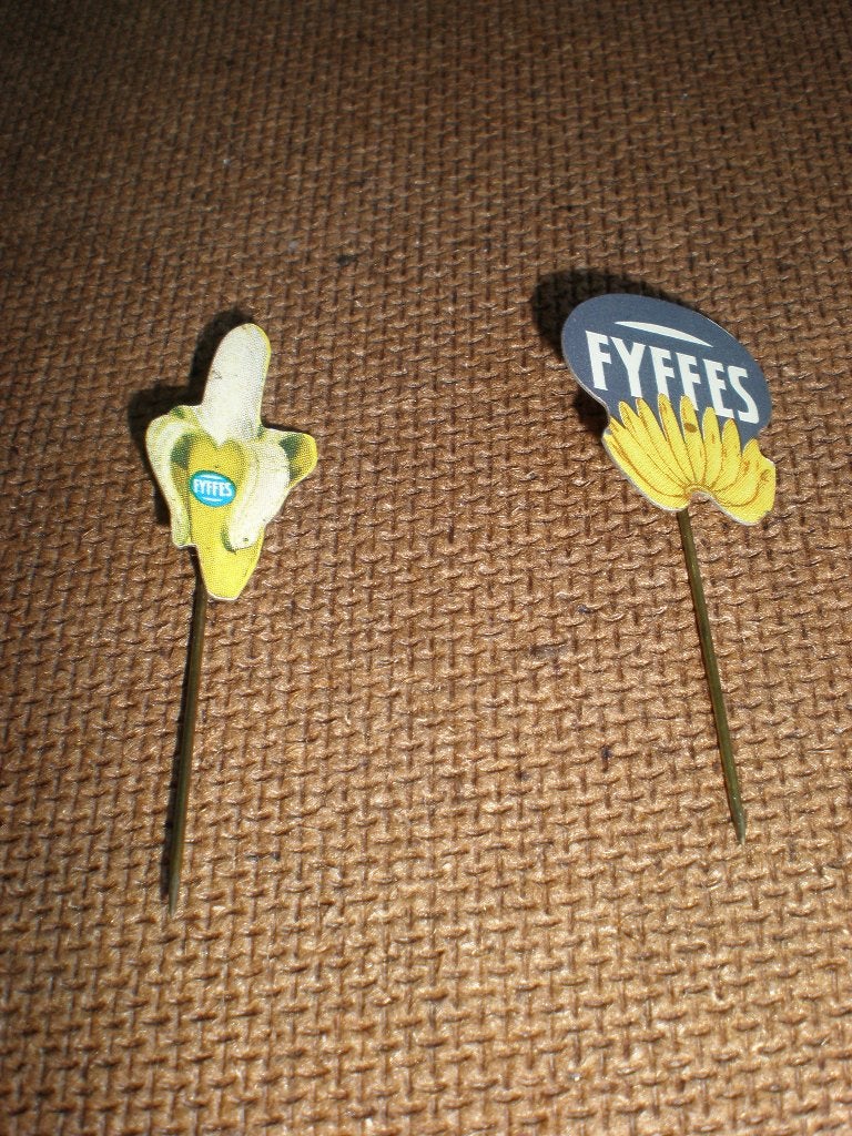 Speldjes, bananen, 2 ravero nv 139200 voor auto s met of zo, Verzamelen, Ophalen of Verzenden, Gebruikt, Overige onderwerpen