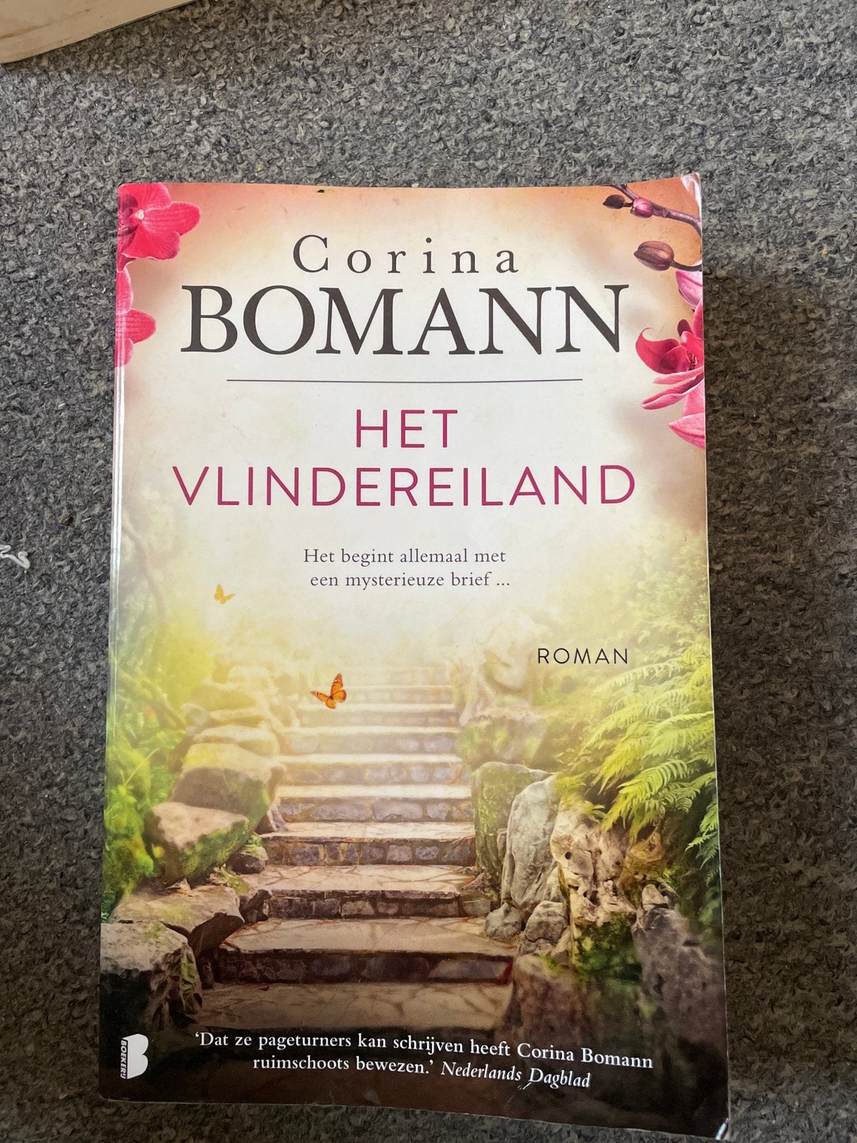 Het Vlindereiland - Corina Bomann (Roman), Ophalen of Verzenden, Gelezen