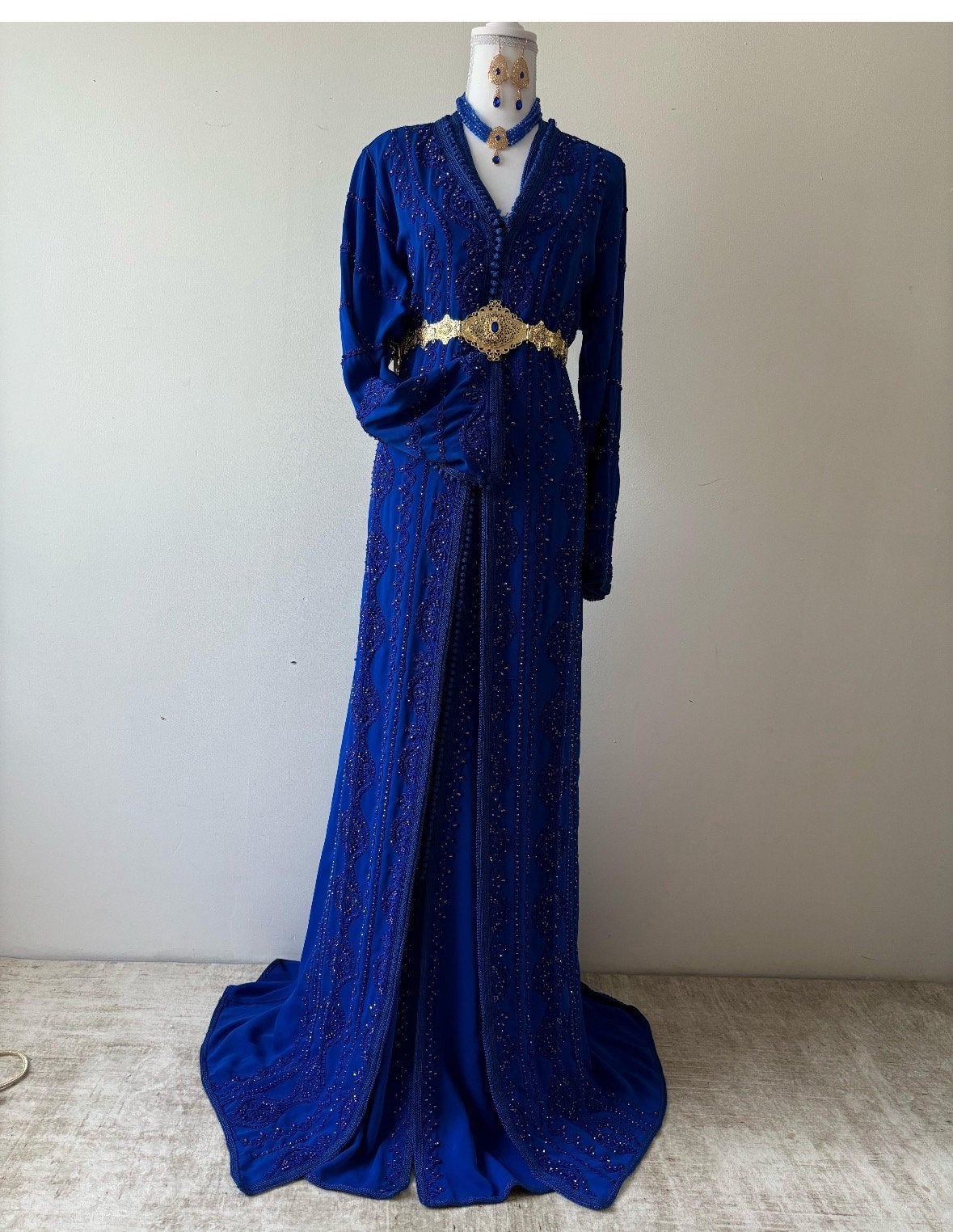 Prachtige Koningsblauwe Kaftan met Gouden Riem, Blauw, Zo goed als nieuw, Onder de knie, Ophalen