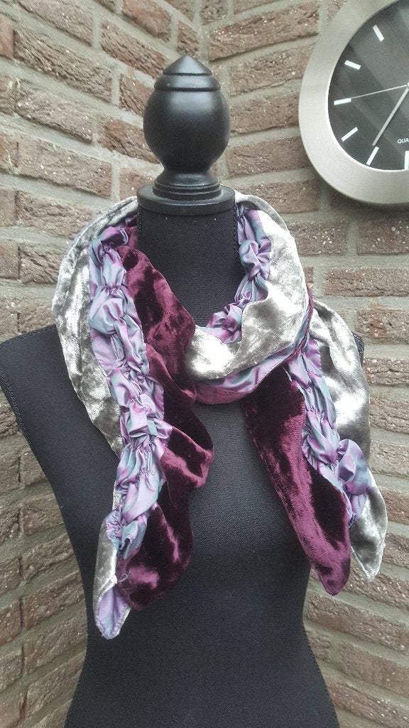 Paarse aparte sjaal, Kleding | Dames, Mutsen, Sjaals en Handschoenen, Ophalen of Verzenden, Nieuw, Maat 46/48 (XL) of groter, Sjaal