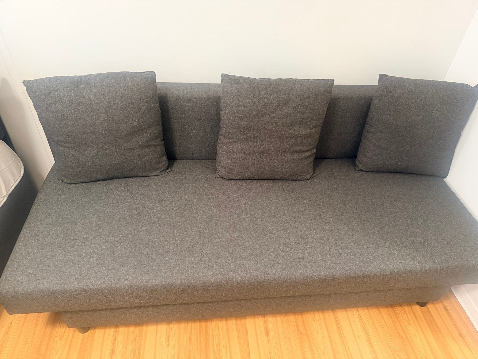 IKEA ASARUM slaapbank met opbergruimte – grijs, Huis en Inrichting, Tweepersoons, Zo goed als nieuw, Grijs, 140 cm