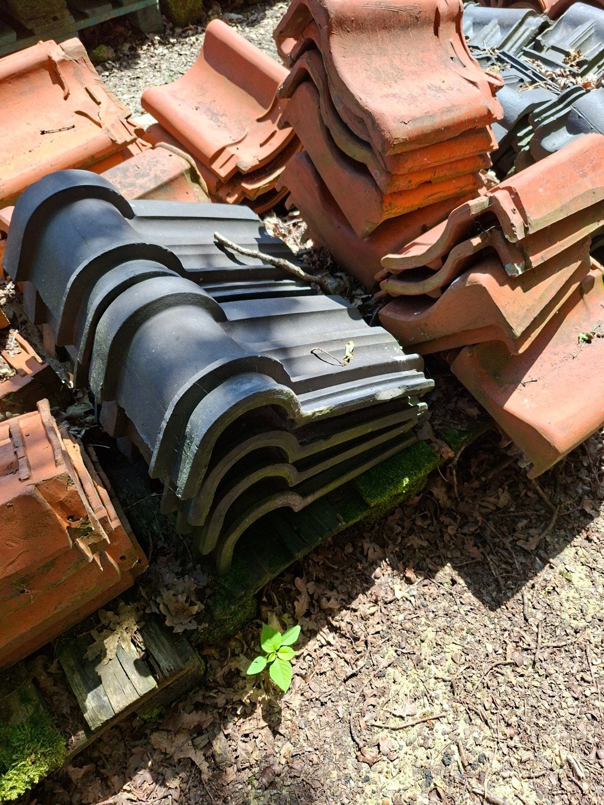 Diverse dakpannen, hulpstukken, gevelpannen en nokvorsten, Ophalen