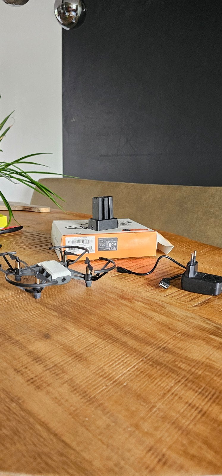 tello drone met oplaadstation en 3 accu's, telefoon bestu, Gebruikt, Cameradrone, 100 tot 1000 meter, Ophalen of Verzenden