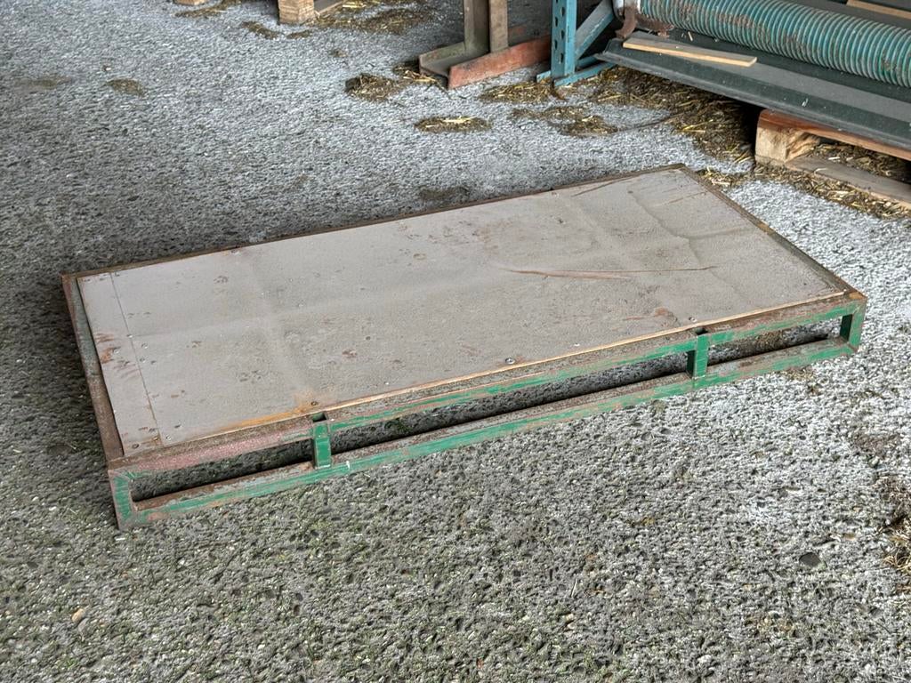 Stevige metalen pallet voor diverse toepassingen, Ophalen of Verzenden