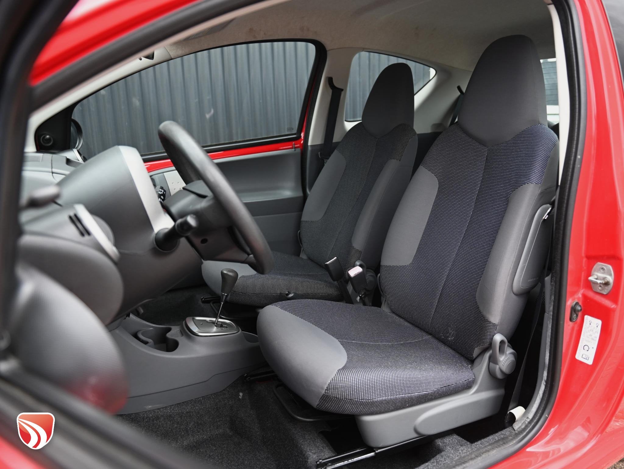 Peugeot 107 1.0-12V XS 68pk Automaat | 96.628km, Auto's, Stof, Gebruikt, 4 stoelen, 68 pk