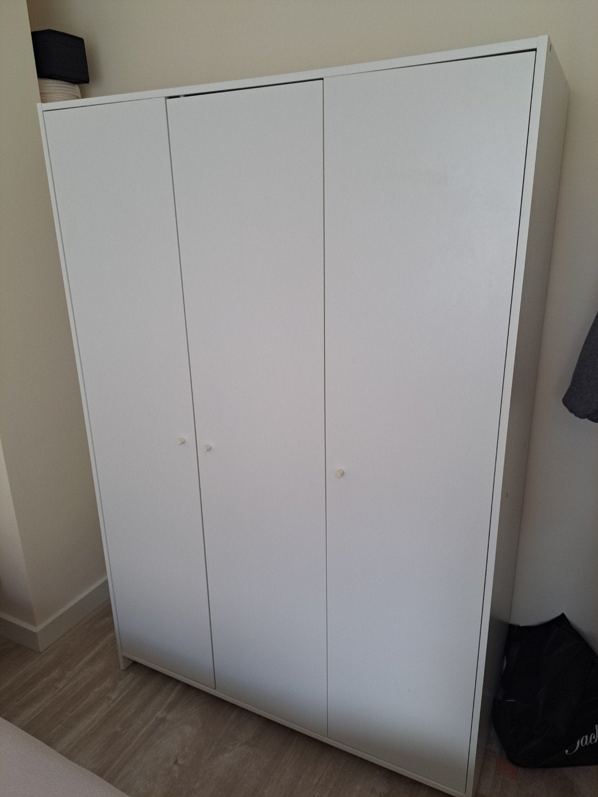 Gratis Ikea Kleppstad kledingkast met 3 deuren en hangruimte, Ophalen, Met deur(en), Gebruikt, 100 tot 150 cm