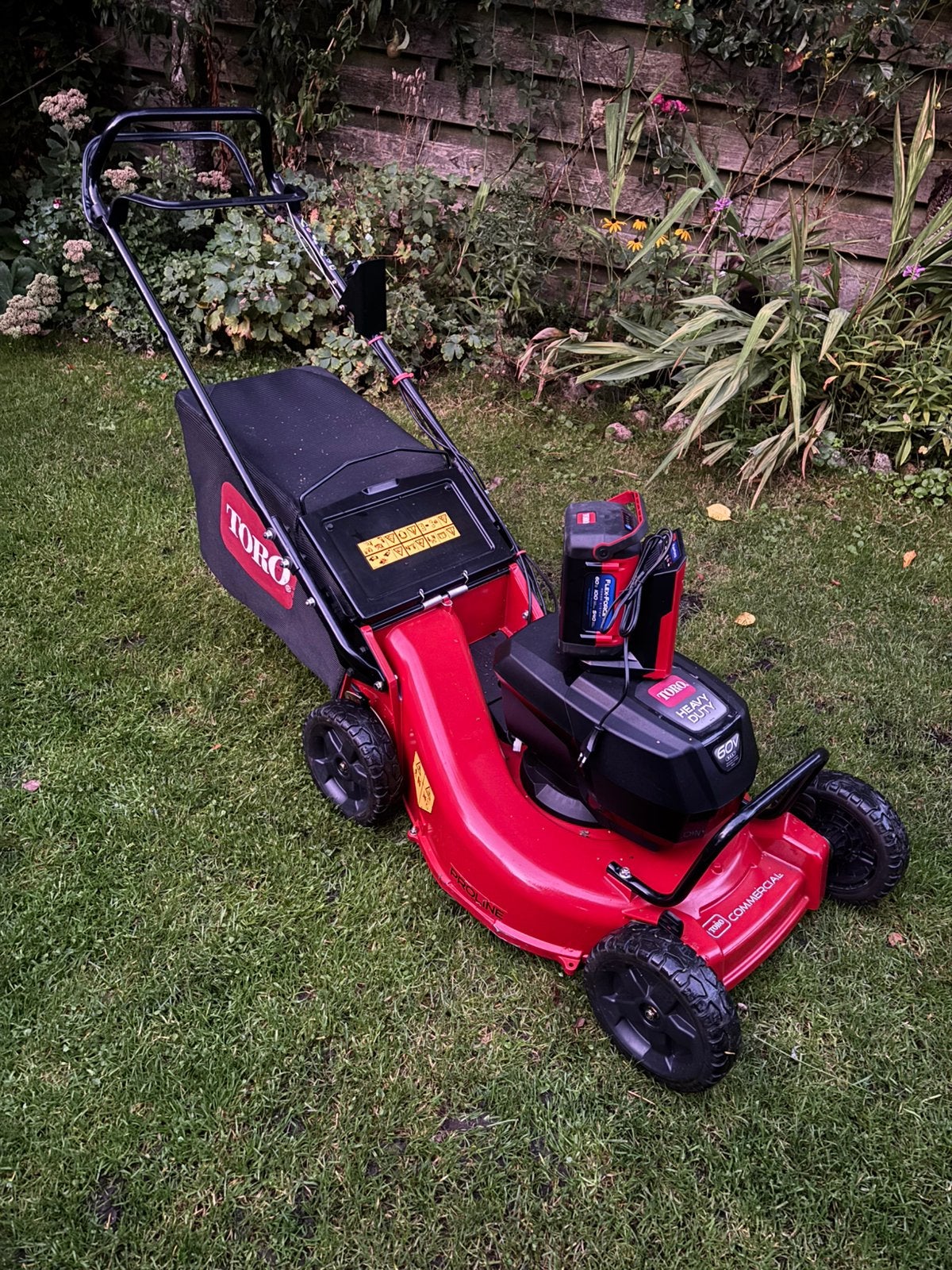Toro 60volt pro accu grasmaaier loopmaaier set nieuwstaat, Ophalen, Zo goed als nieuw