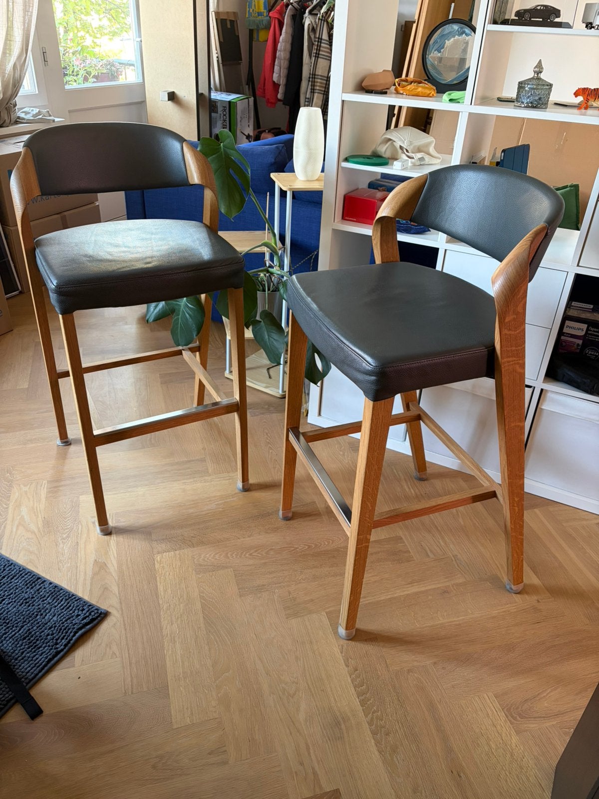 2x Voglauer barkrukken – massief wild eiken & grijs leer