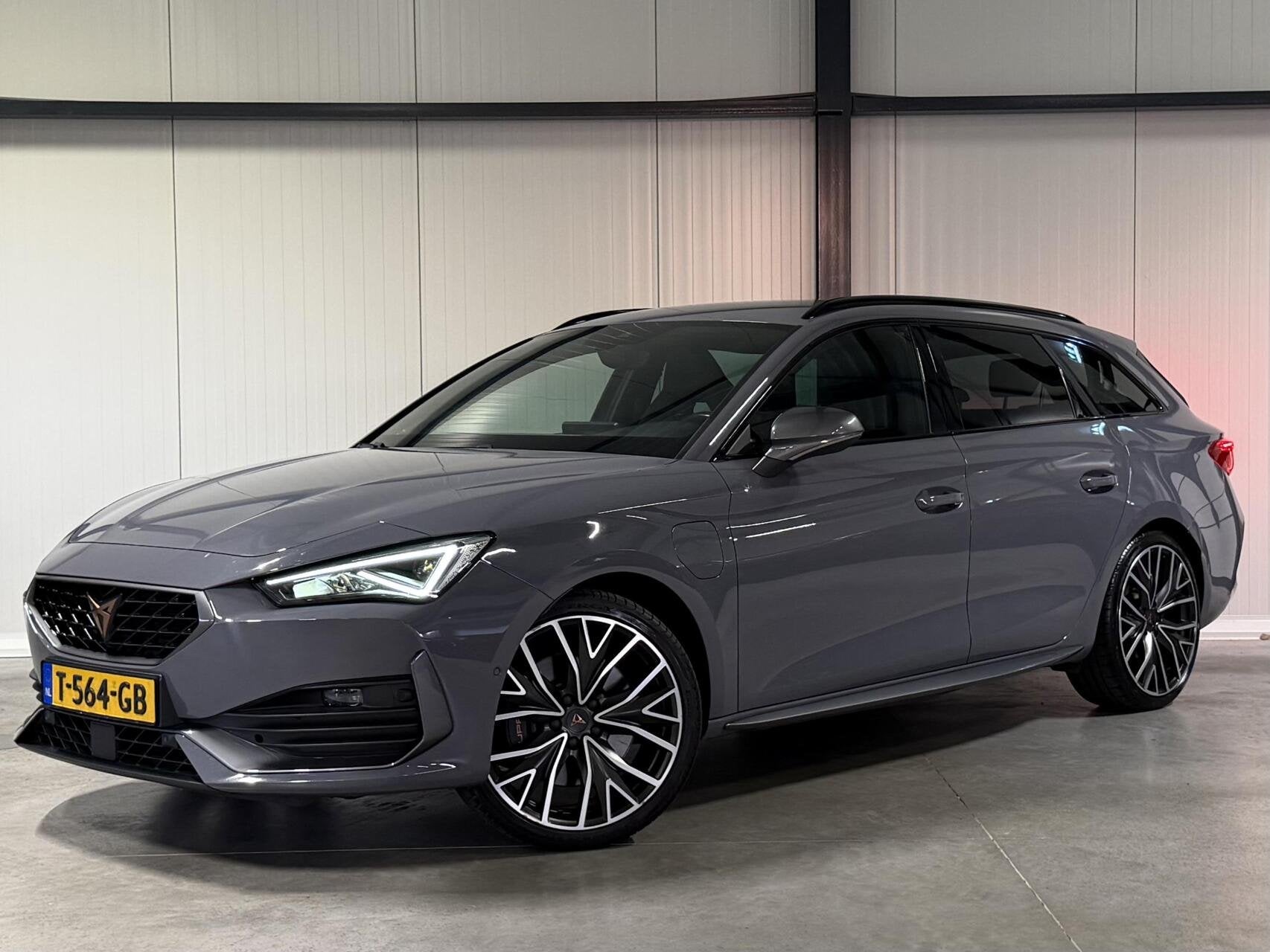 CUPRA Leon Sportstourer 1.4 e-Hybrid VZ Copper Trekhaak NAP, Auto's, Cupra, 77 km/l, Gebruikt, Euro 6, 4 cilinders