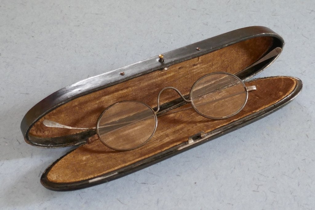 Antiek rond  brilletje in doosje, Antiek en Kunst, Curiosa en Brocante, Verzenden