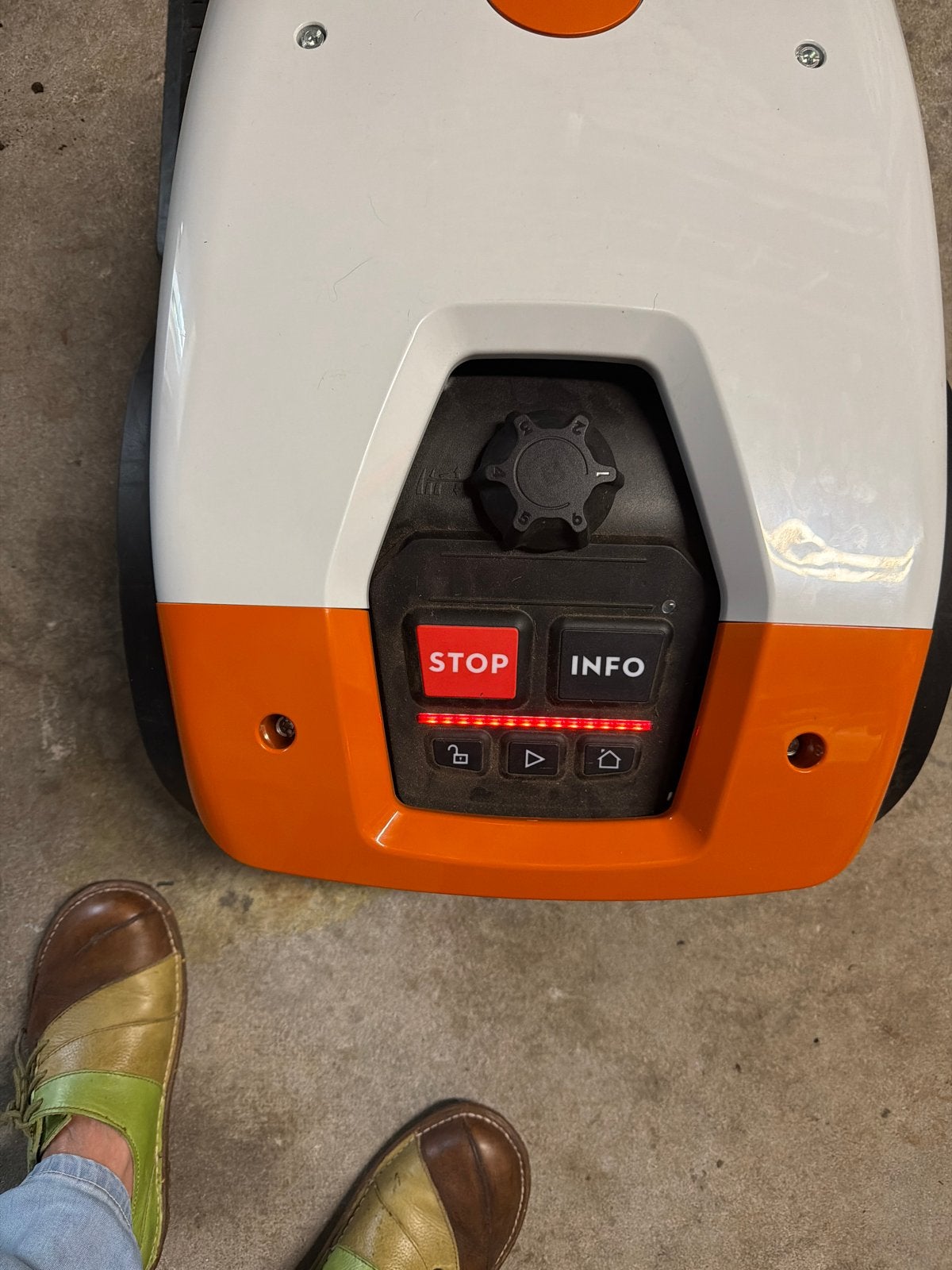 Stihl iMow robotmaaier met laadstation, Cirkelmaaier, Gebruikt, Accu-grasmaaier, Ophalen of Verzenden