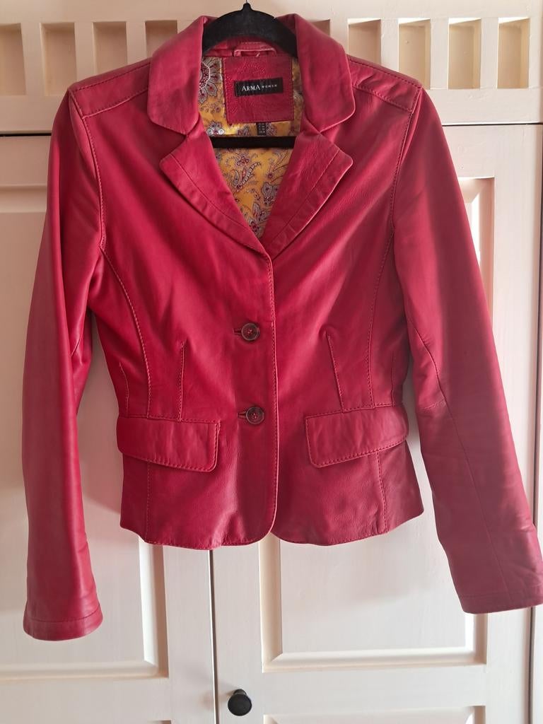 Arma rood leren jasje maat 34-36, Kleding | Dames, Jasjes, Kostuums en Pakken, Arma, Ophalen of Verzenden, Jasje, Maat 34 (XS) of kleiner