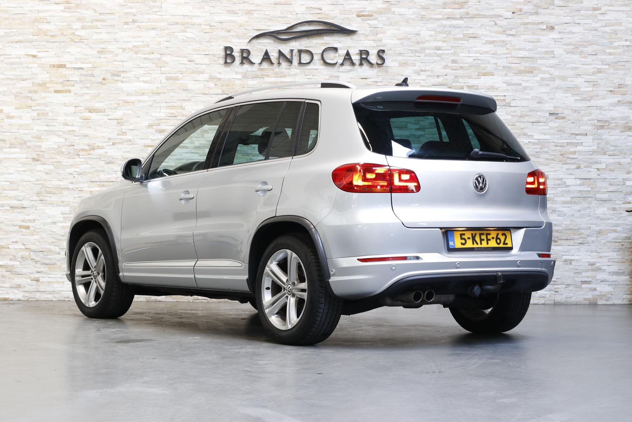 Volkswagen Tiguan 1.4 TSI Sport&Style R-line Edition | PANO, Voorwielaandrijving, Euro 5, 15 km/l, Gebruikt