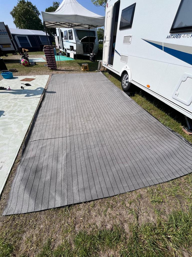 Tent tapijt, Ophalen, Zo goed als nieuw