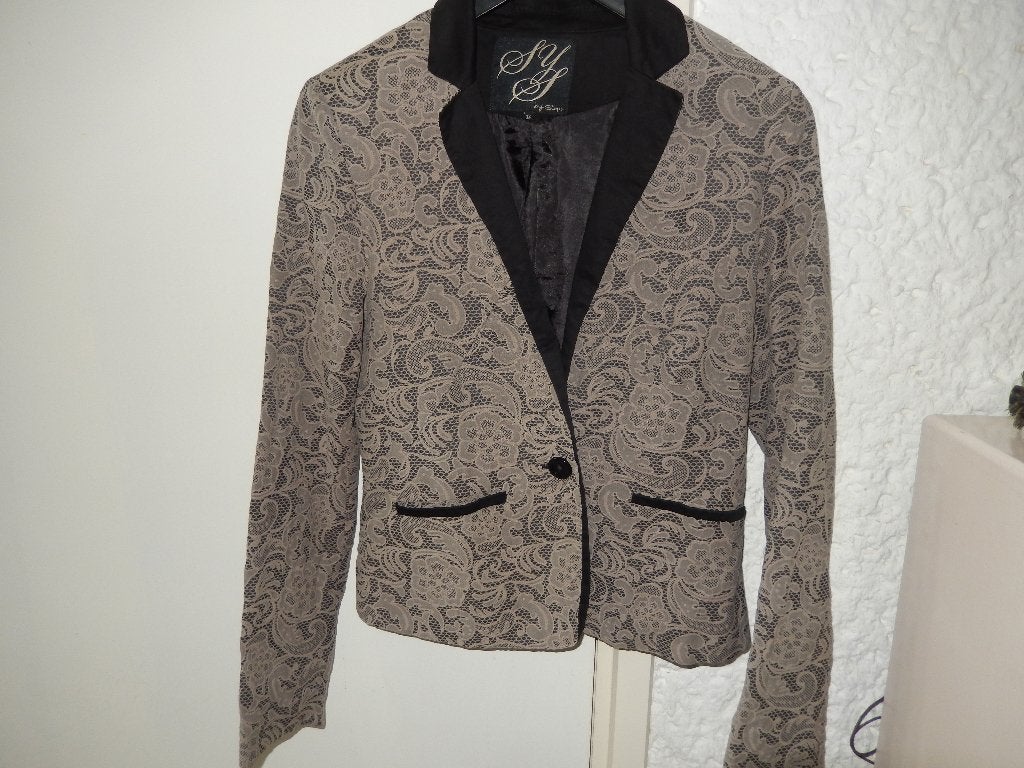 chic jasje Styleby Steps mt38 taupe kant zwart gevoerd nieuw, Maat 38/40 (M), Overige kleuren, Nieuw, Ophalen of Verzenden