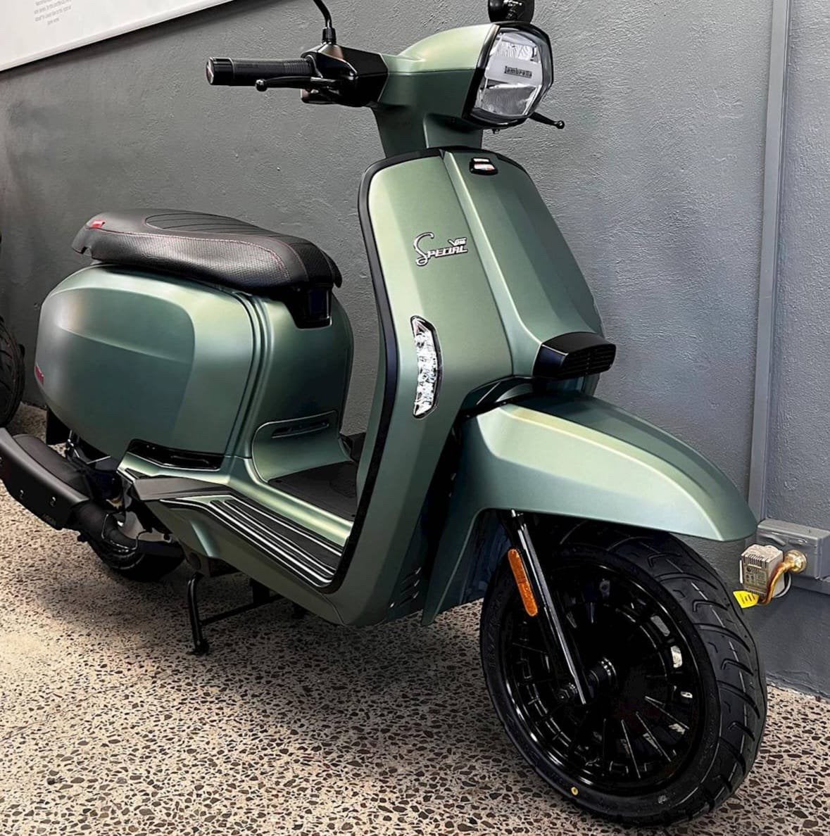 Lambretta v50 special 2024 - 2584km - zo goed als nieuw, Fietsen en Brommers, Ophalen, Zo goed als nieuw, Benzine