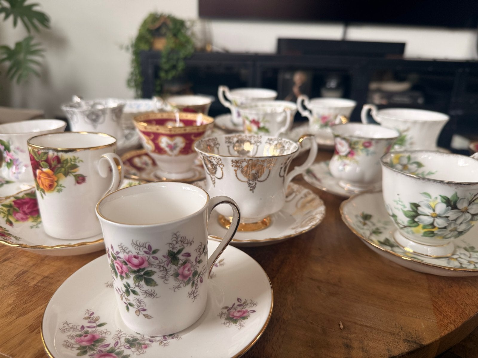 Prachtig Royal Albert servies - 16 kopjes voor high tea, Antiek en Kunst, Antiek | Servies los, Ophalen