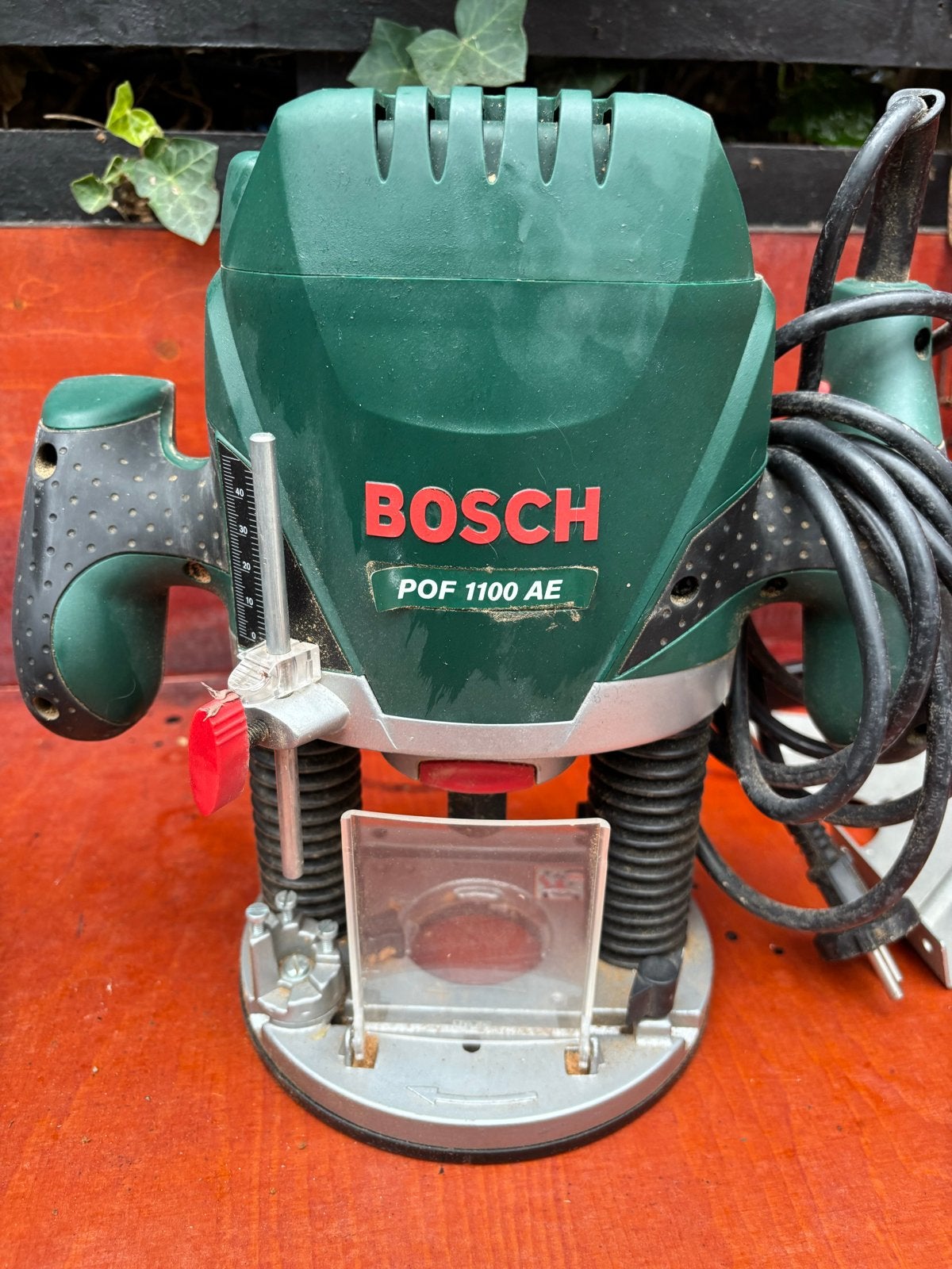 Bosch POF 1100 AE Bovenfrees - Krachtig en Betrouwbaar, Ophalen, Gebruikt, Elektrisch, Bovenfrees