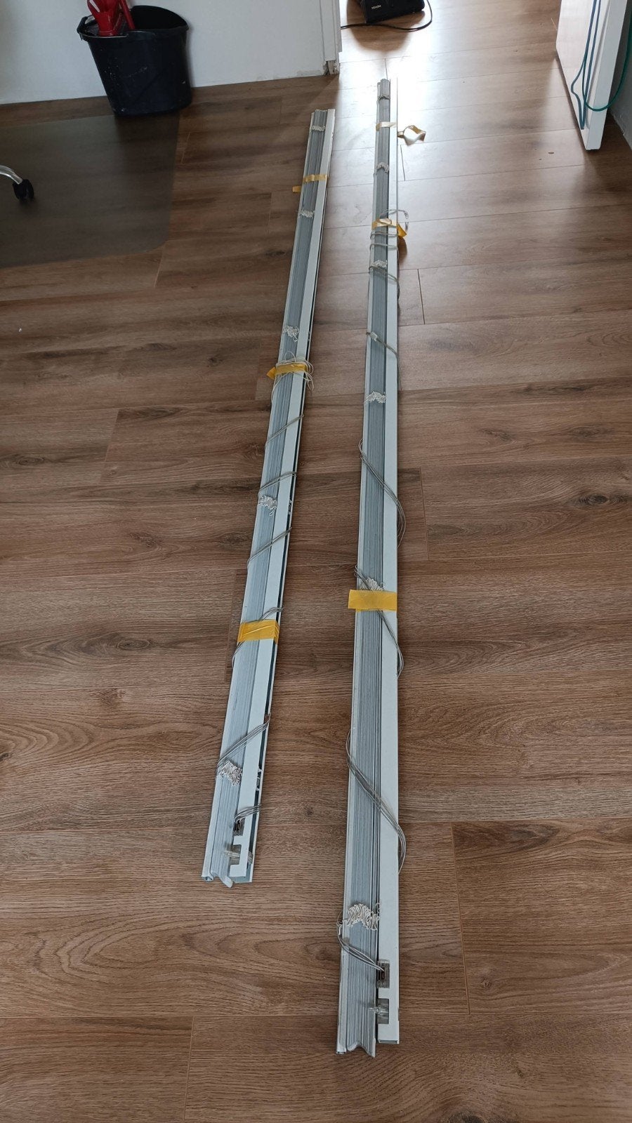 Jaloezieën - 2 stuks, wit, 250 cm en 300 cm breed, Ophalen, Gebruikt, Wit, Jaloezie