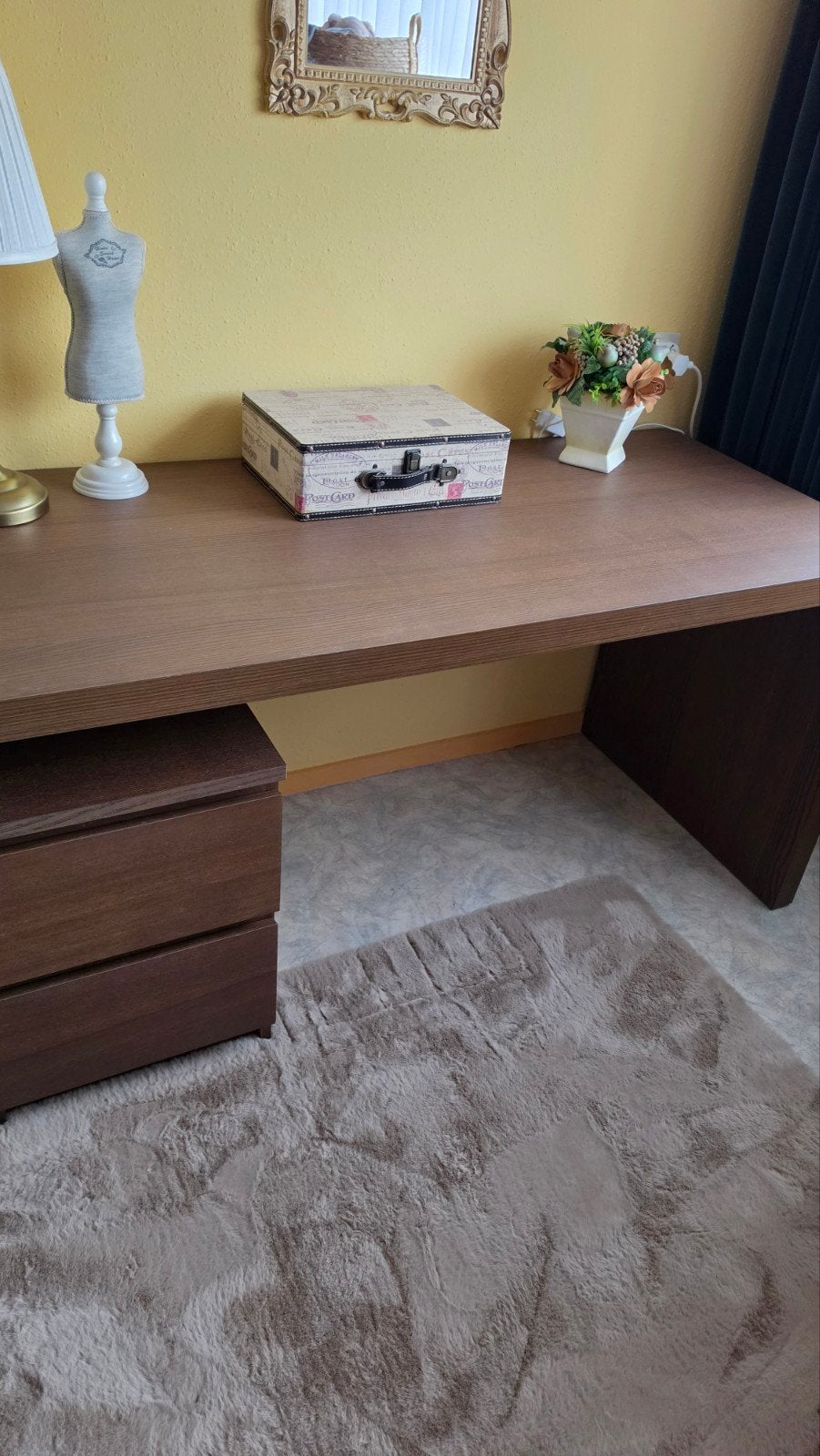 Donkerbruin Malm bureau met ladeblok en bureaustoel Ikea, Ophalen, Met lades, Gebruikt, Hout