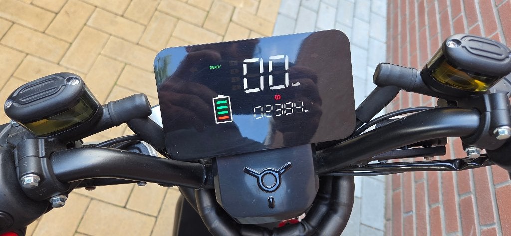 Foto 3 van IVA E-GO S2 Elektrische Scooter - Zo goed als nieuw
