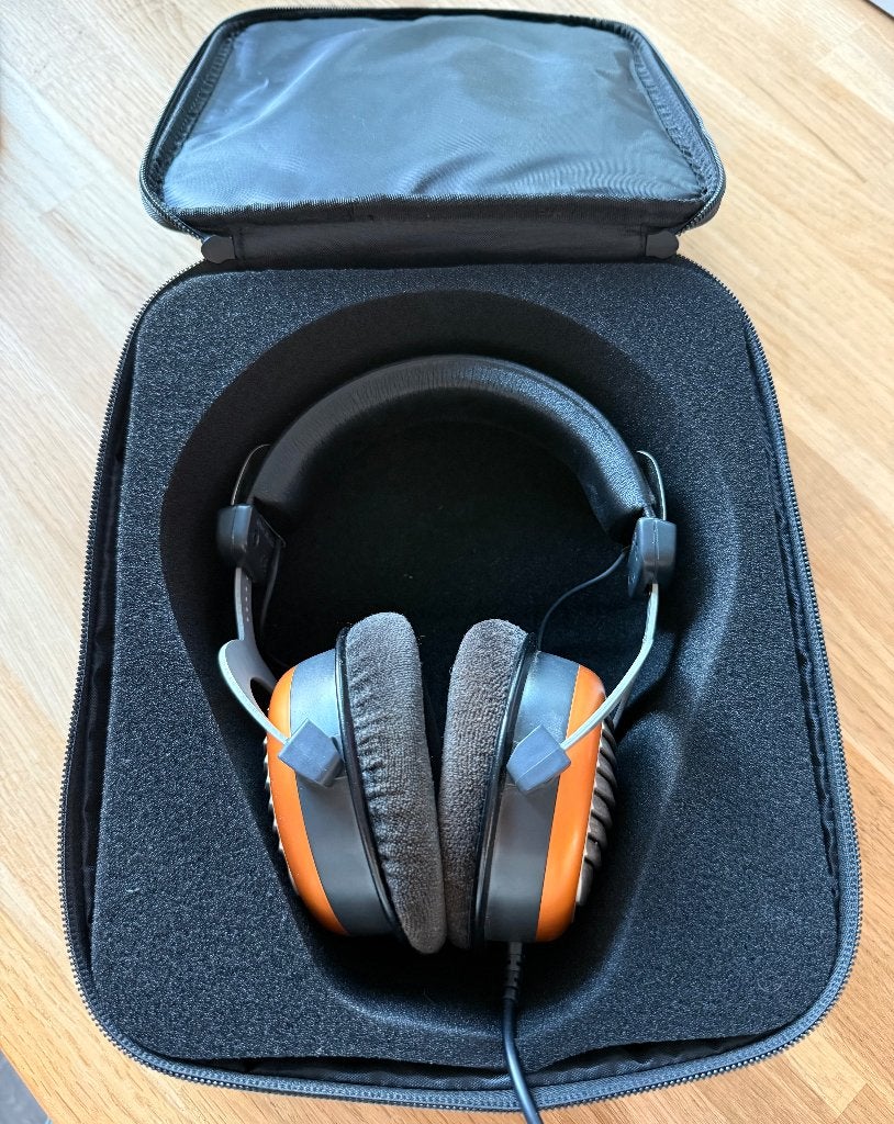 Beyerdynamic Luxury Hardcase + design koptelefoonstandaard, Ophalen of Verzenden, Zo goed als nieuw, Beyerdynamic