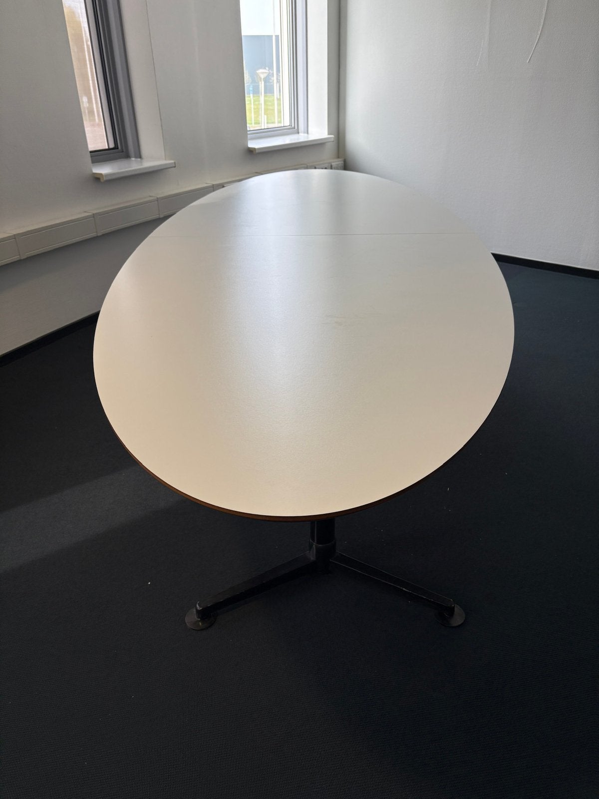 Artifort vergadertafels, Ophalen, 100 tot 150 cm, 200 cm of meer, Zo goed als nieuw