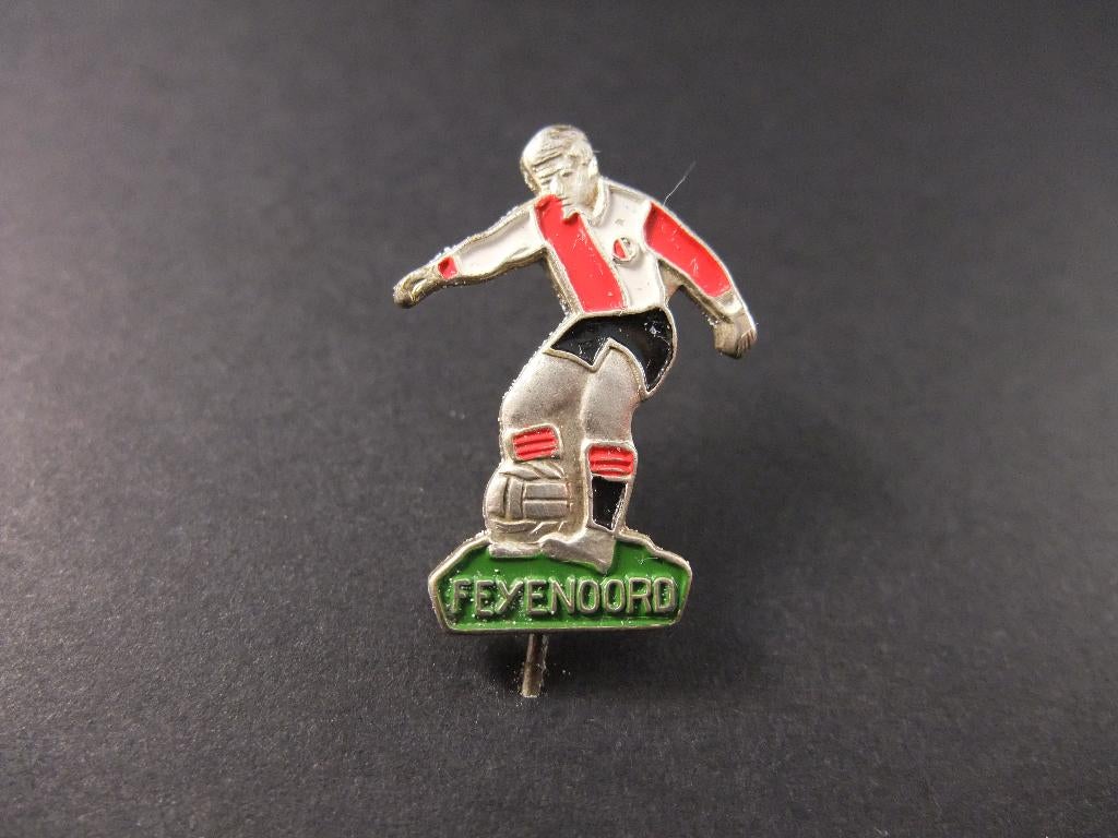 Feyenoord Rotterdam voetbalclub, speler met bal, speld, Ophalen of Verzenden, Gebruikt, Overige onderwerpen